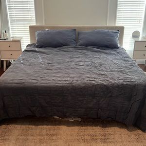 Parachute king linen quilt and king shams